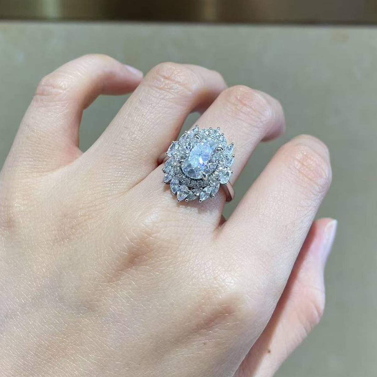 蛋形女戒S925银镀白金定制选款主石莫桑钻3.0ct/副石高碳钻